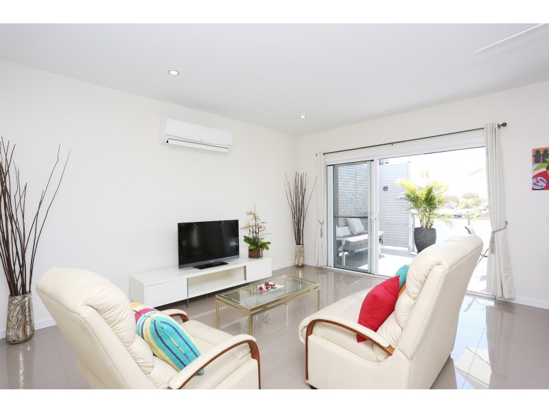 1/26 Errol Ave, Paradise Point QLD 4216