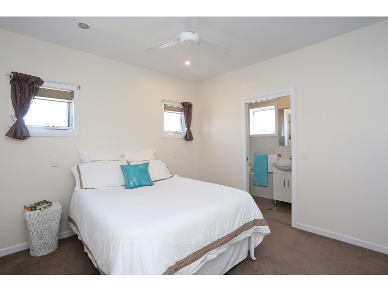 1/26 Errol Ave, Paradise Point QLD 4216