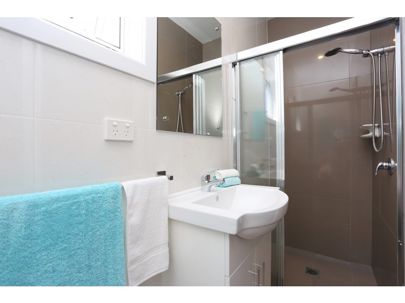 1/26 Errol Ave, Paradise Point QLD 4216
