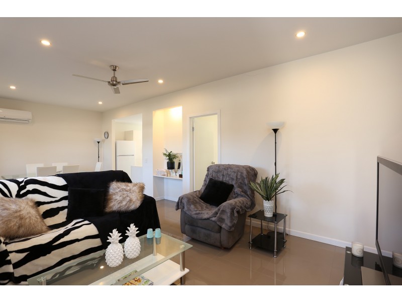 1/26 Errol Ave, Paradise Point QLD 4216