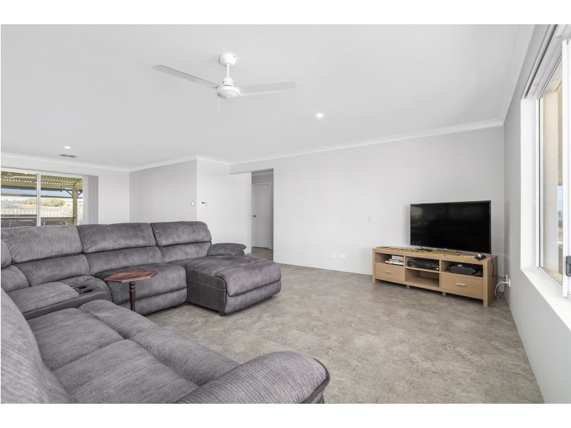 55 Wittenoom Circle, White Peak WA 6532