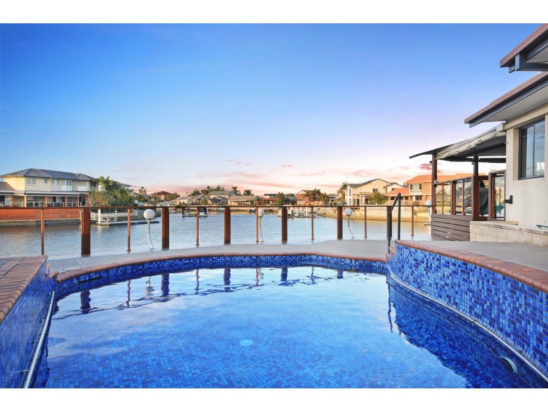 8 Lobster Pot Place, Runaway Bay QLD 4216