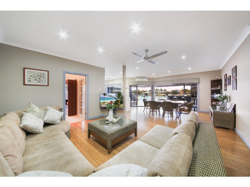 8 Lobster Pot Place, Runaway Bay QLD 4216