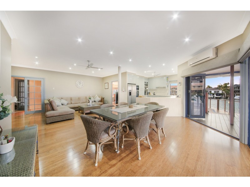 8 Lobster Pot Place, Runaway Bay QLD 4216