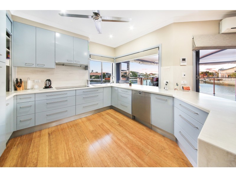 8 Lobster Pot Place, Runaway Bay QLD 4216