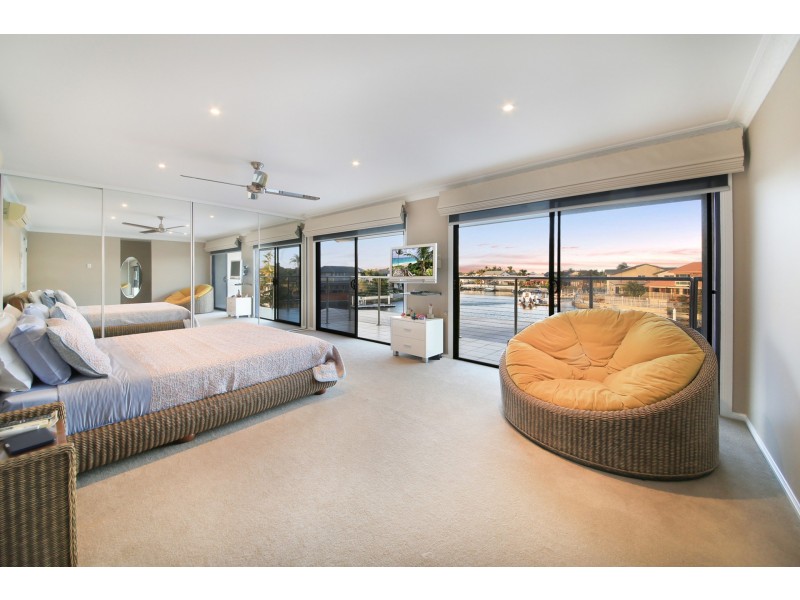 8 Lobster Pot Place, Runaway Bay QLD 4216