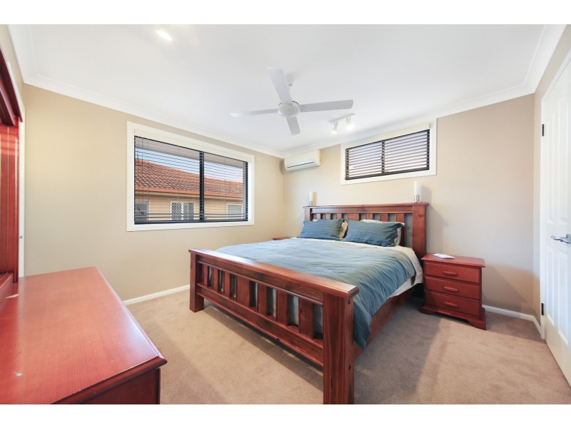 8 Lobster Pot Place, Runaway Bay QLD 4216