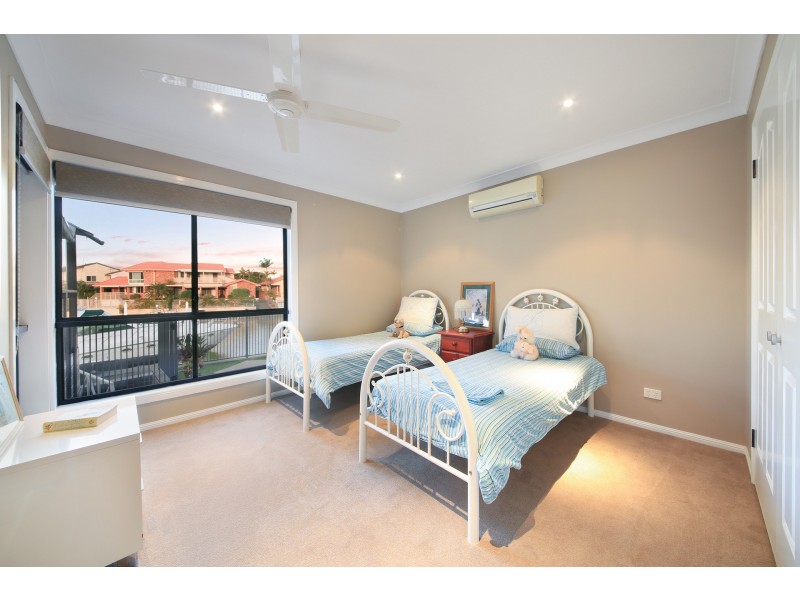 8 Lobster Pot Place, Runaway Bay QLD 4216