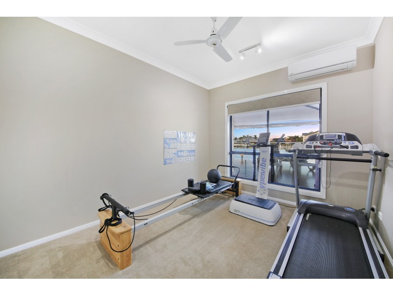 8 Lobster Pot Place, Runaway Bay QLD 4216