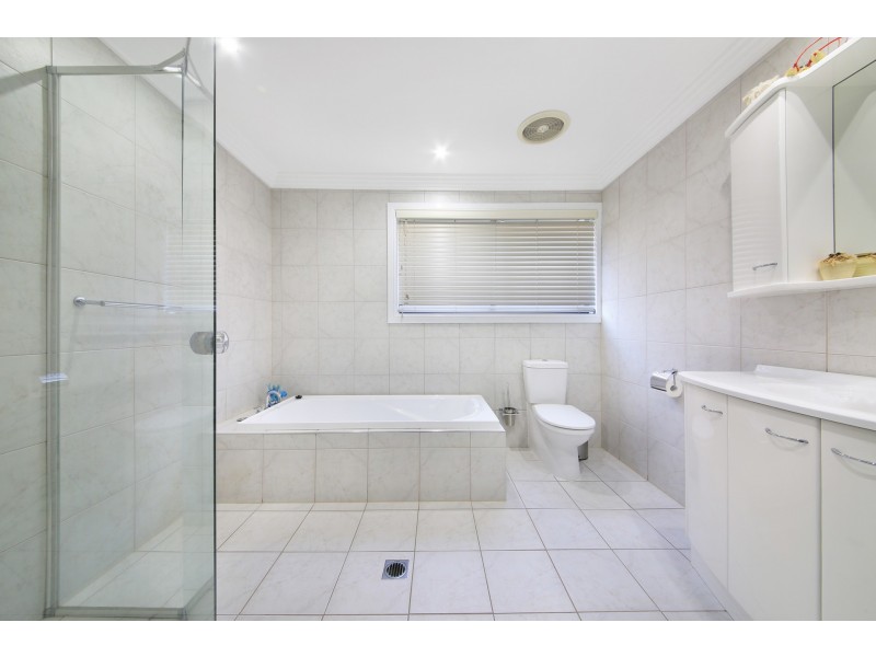 8 Lobster Pot Place, Runaway Bay QLD 4216