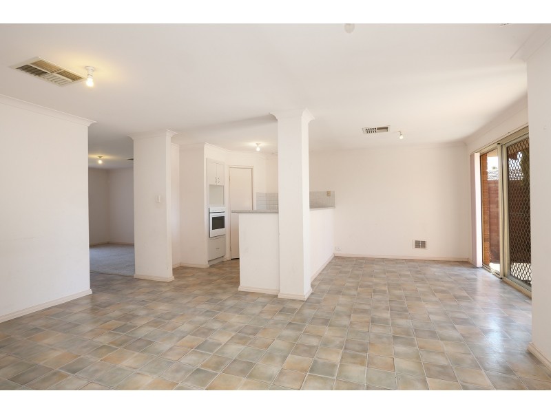 17/7 Lester Drive, Thornlie WA 6108