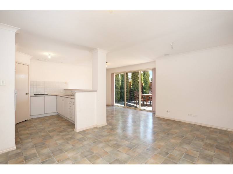 17/7 Lester Drive, Thornlie WA 6108