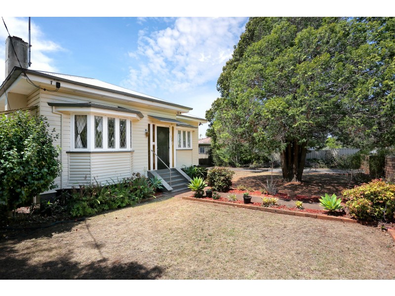 127 Long Street, South Toowoomba QLD 4350