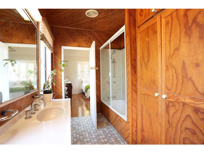 127 Long Street, South Toowoomba QLD 4350