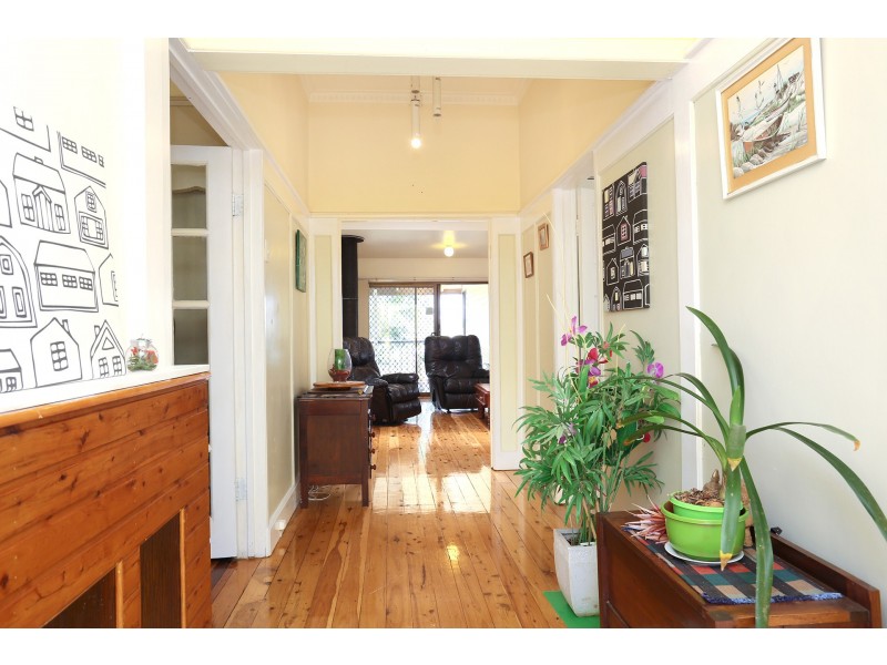 127 Long Street, South Toowoomba QLD 4350