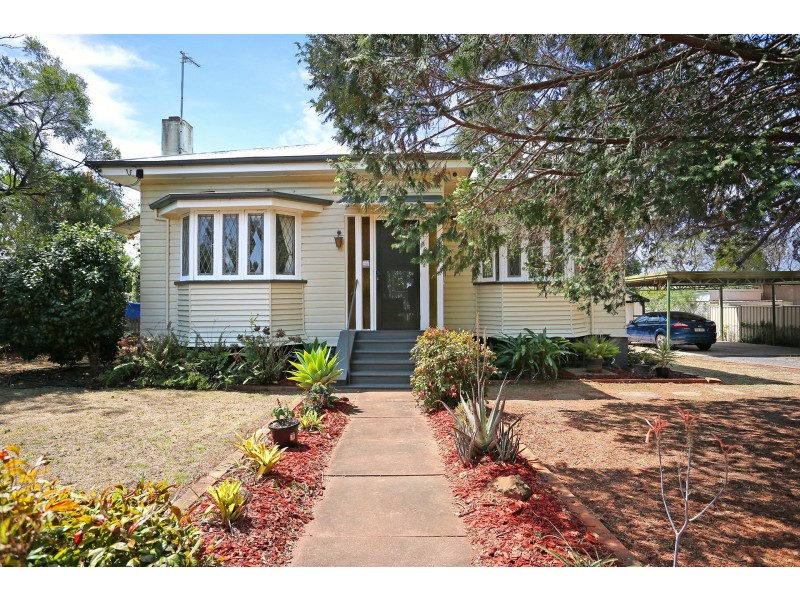 127 Long Street, South Toowoomba QLD 4350