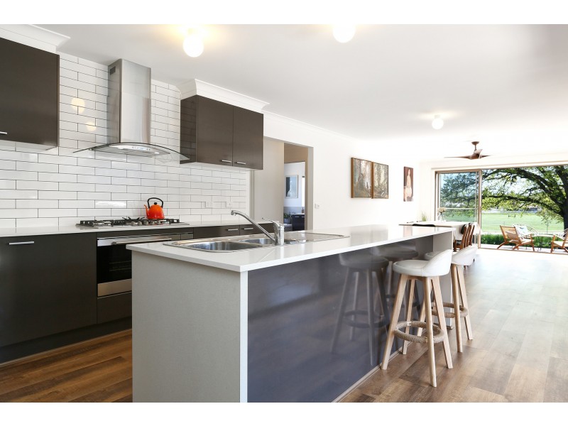 10 Armstrong Court, Kyneton VIC 3444