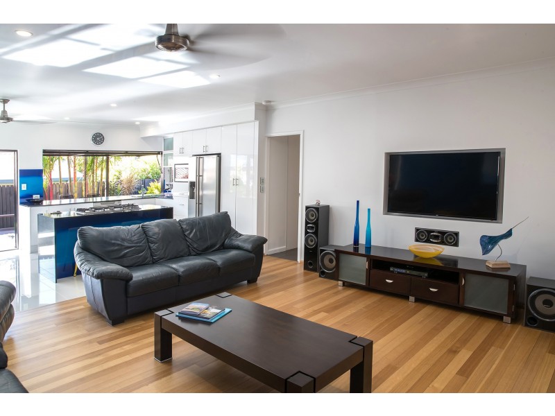 16 Longden Street, Brinsmead QLD 4870