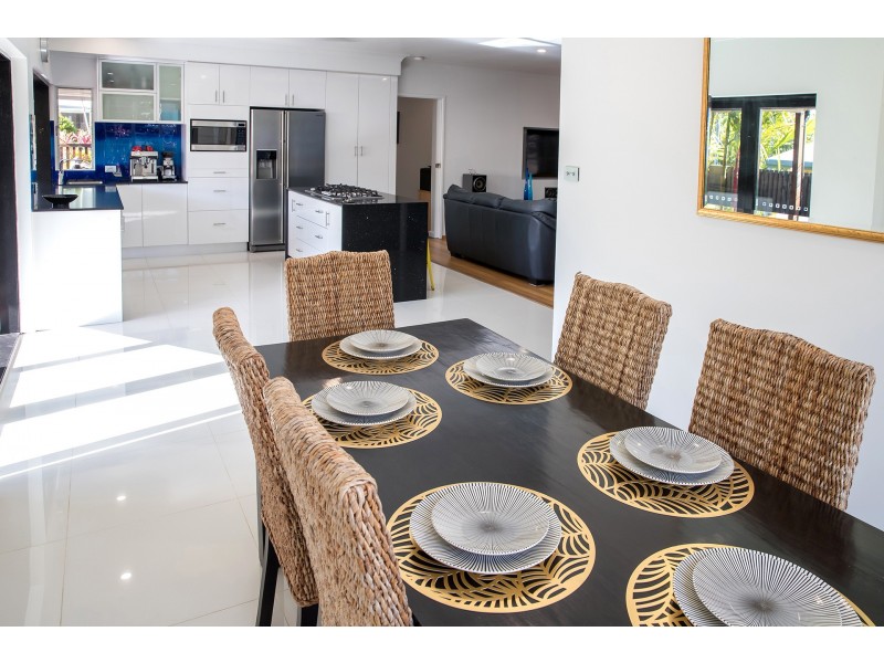 16 Longden Street, Brinsmead QLD 4870