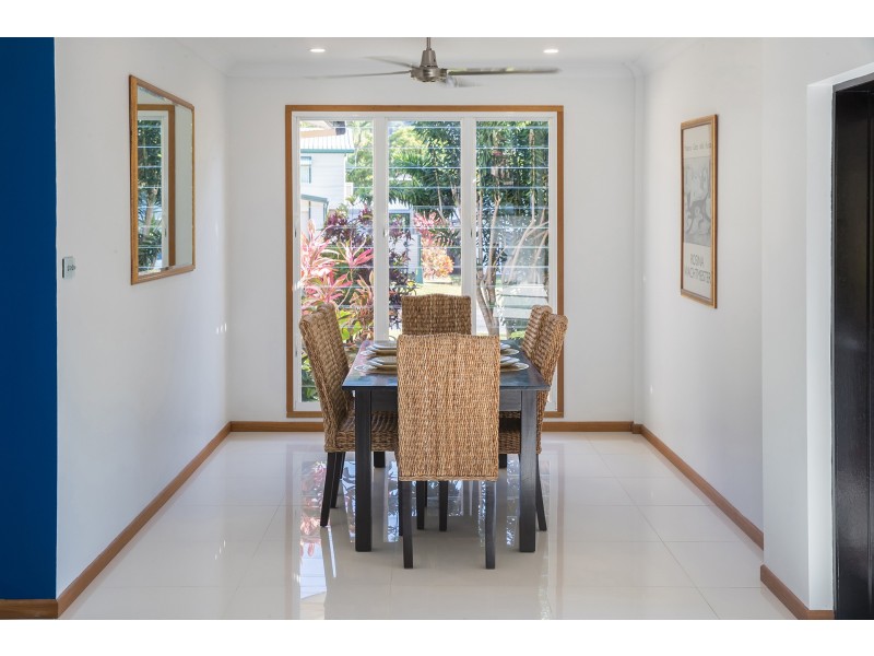 16 Longden Street, Brinsmead QLD 4870