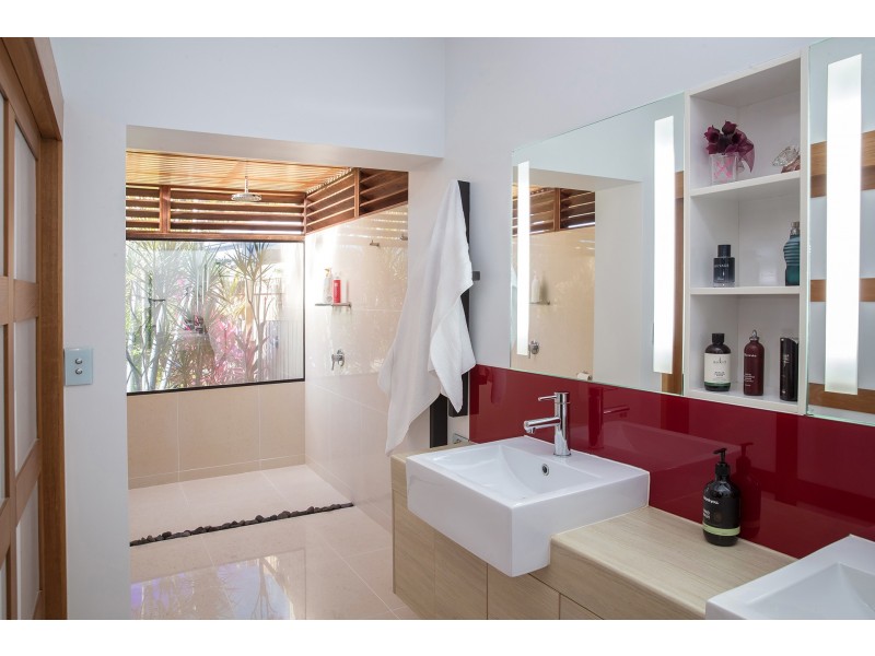 16 Longden Street, Brinsmead QLD 4870