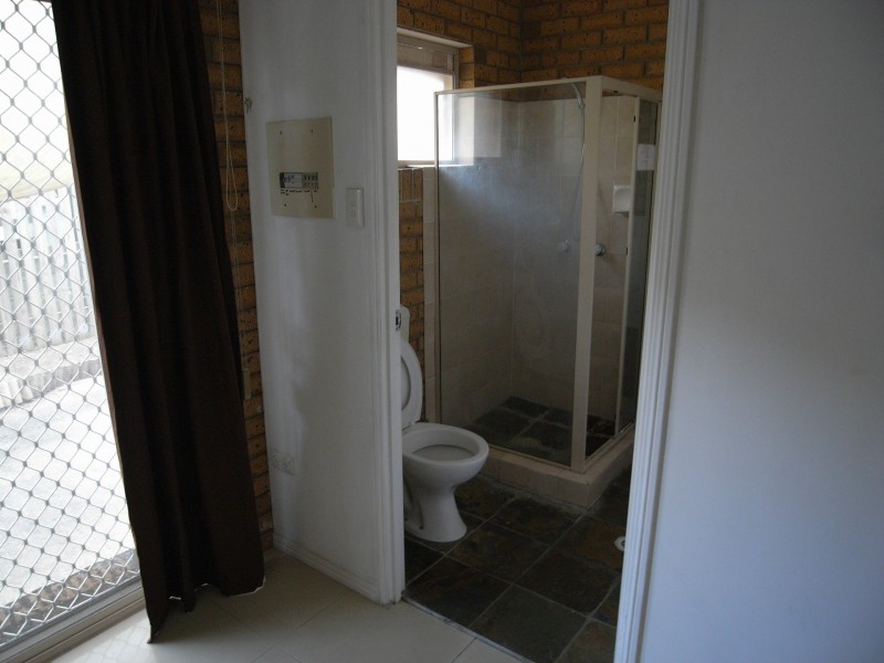 2/8 Auburn Terrace, Indooroopilly QLD 4068