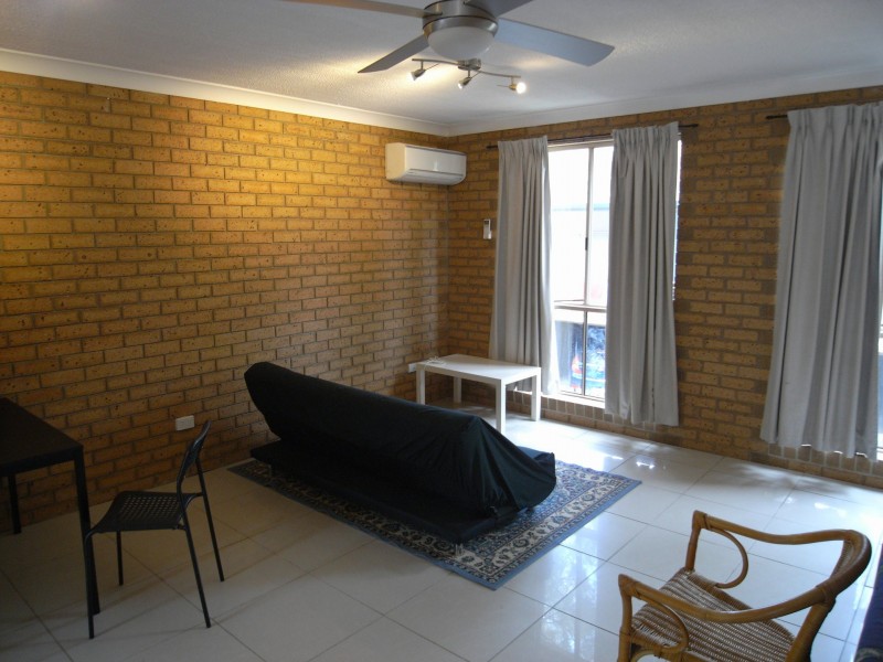 2/8 Auburn Terrace, Indooroopilly QLD 4068