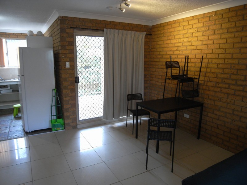 2/8 Auburn Terrace, Indooroopilly QLD 4068