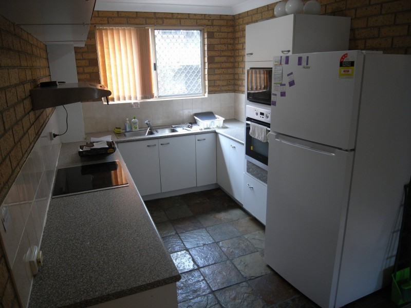 2/8 Auburn Terrace, Indooroopilly QLD 4068