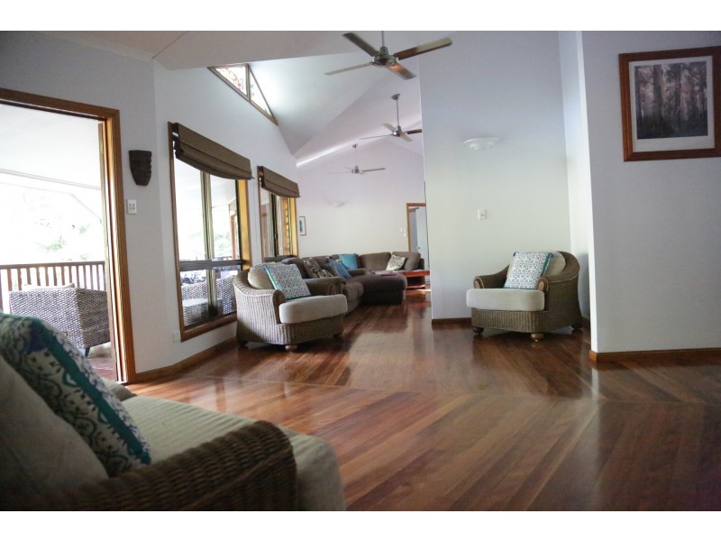 1-3 Beltana Close, Redlynch QLD 4870