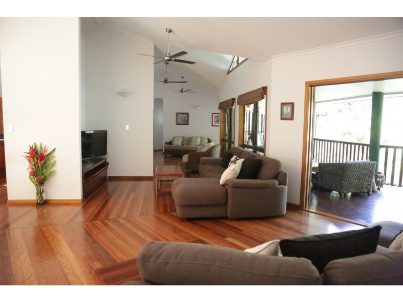 1-3 Beltana Close, Redlynch QLD 4870