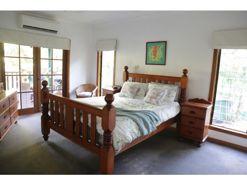 1-3 Beltana Close, Redlynch QLD 4870