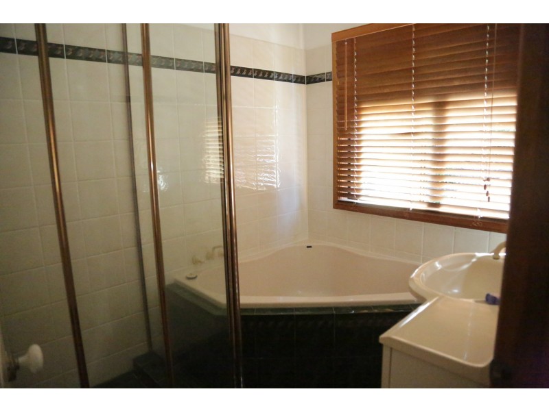 1-3 Beltana Close, Redlynch QLD 4870