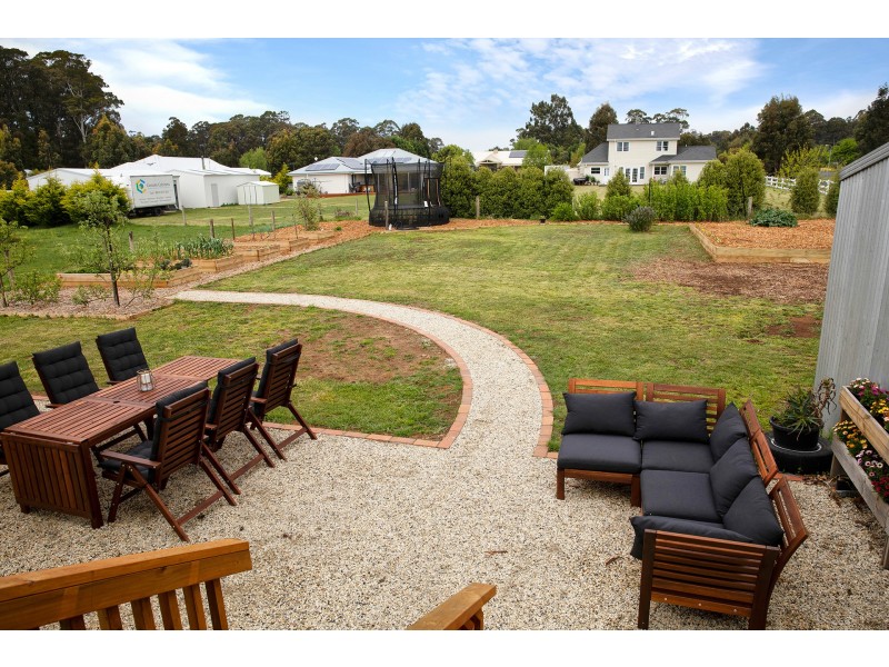 13 Walters Street, Trentham VIC 3458