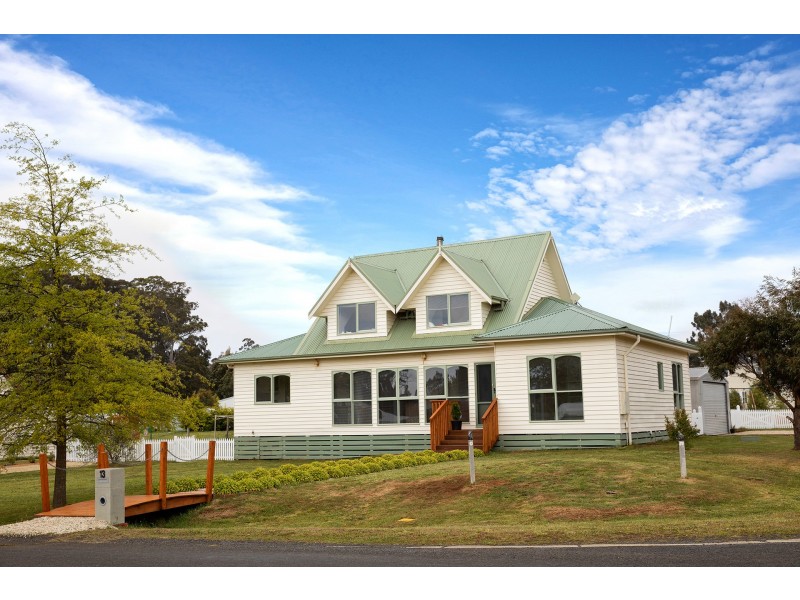 13 Walters Street, Trentham VIC 3458
