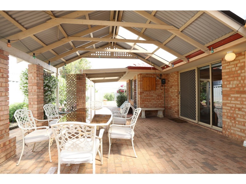 12 St Anthony Drive, Stirling WA 6021