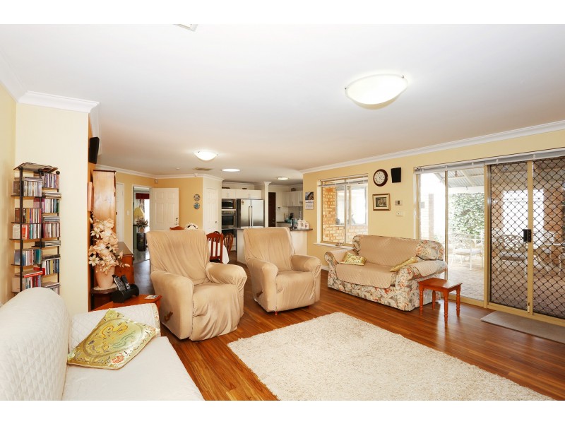 12 St Anthony Drive, Stirling WA 6021