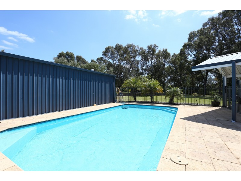 15 Longshore Place, Leschenault WA 6233