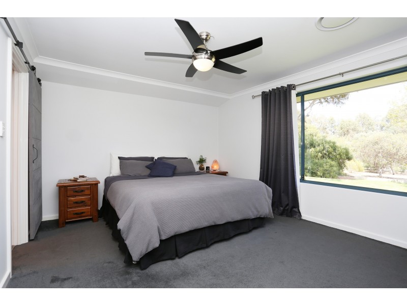 15 Longshore Place, Leschenault WA 6233