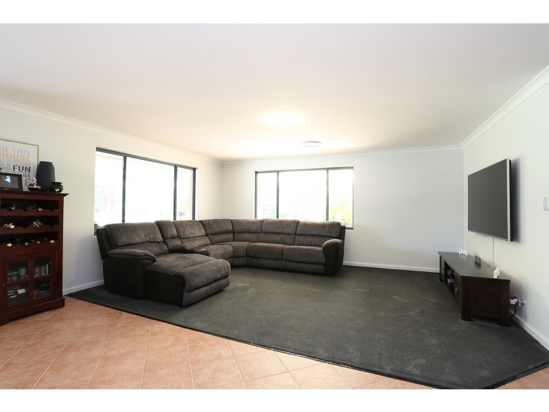 15 Longshore Place, Leschenault WA 6233