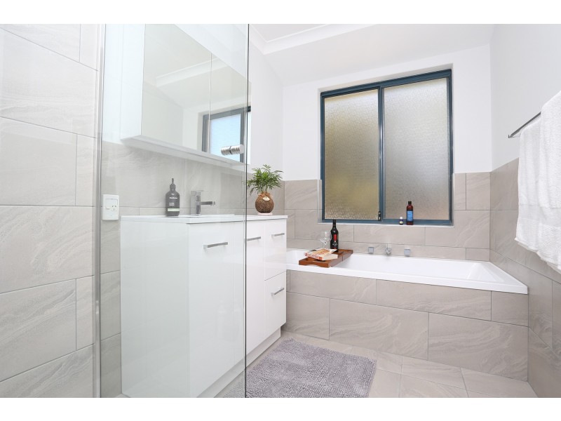 15 Longshore Place, Leschenault WA 6233