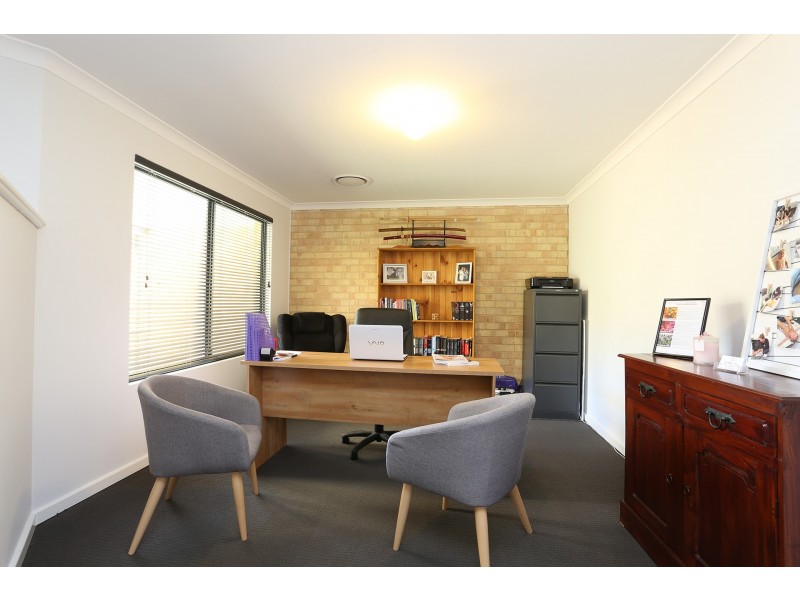 15 Longshore Place, Leschenault WA 6233