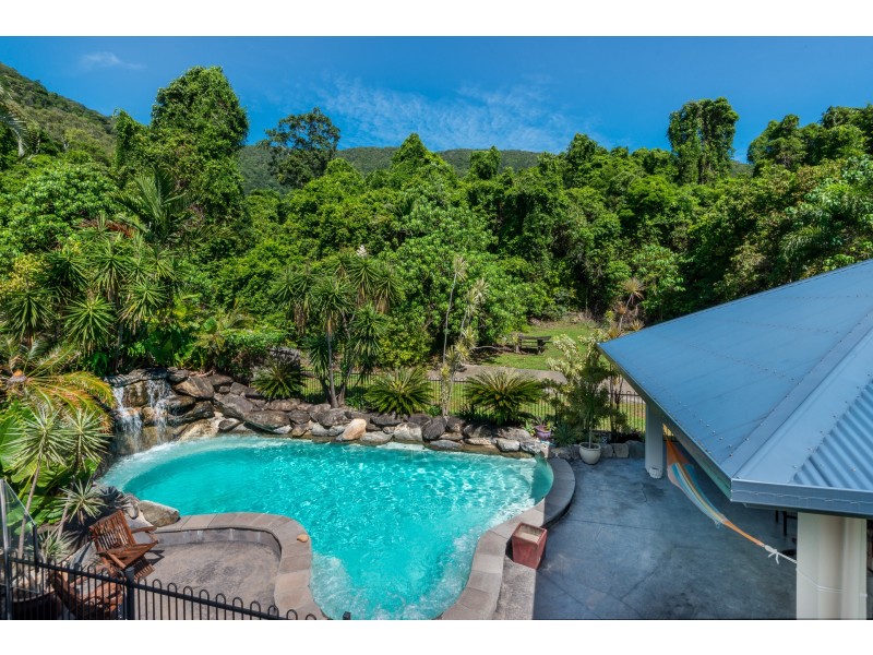 24 Macarthur Close, Palm Cove QLD 4879