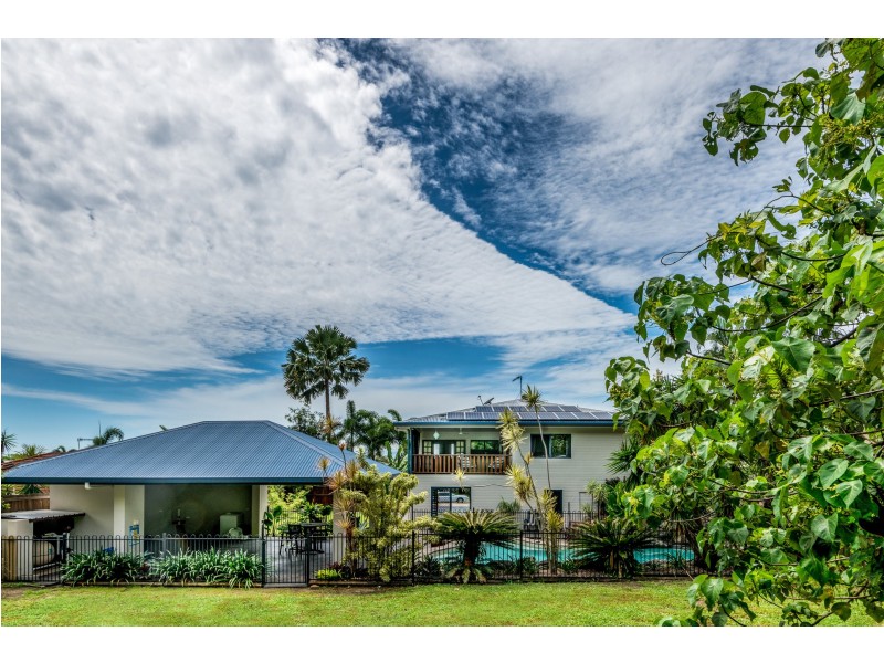 24 Macarthur Close, Palm Cove QLD 4879