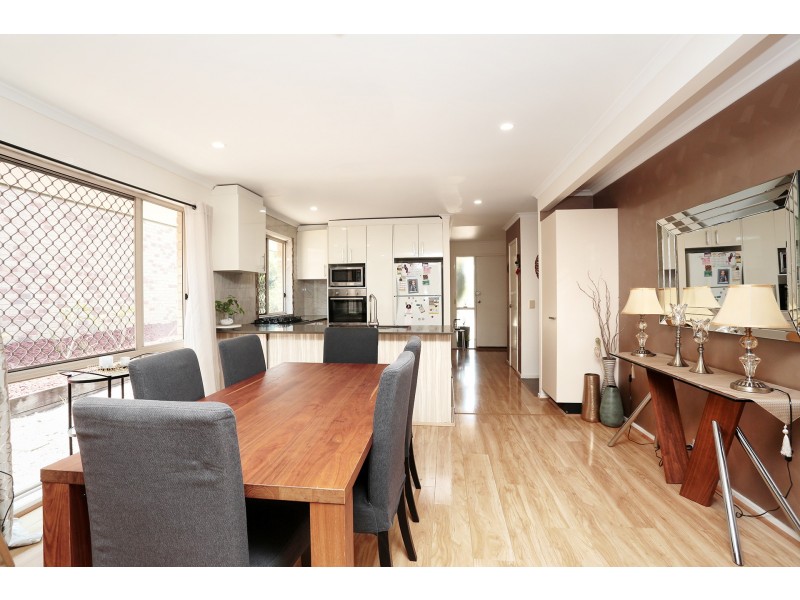 4 Robusta Place, Forest Lake QLD 4078