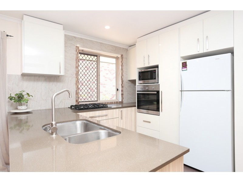 4 Robusta Place, Forest Lake QLD 4078