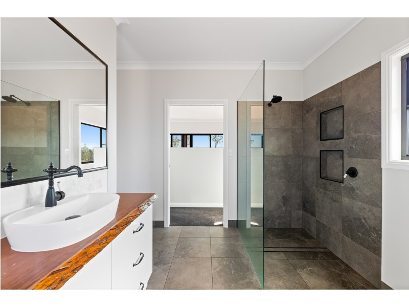 183 Cooby Dam Road, Meringandan QLD 4352