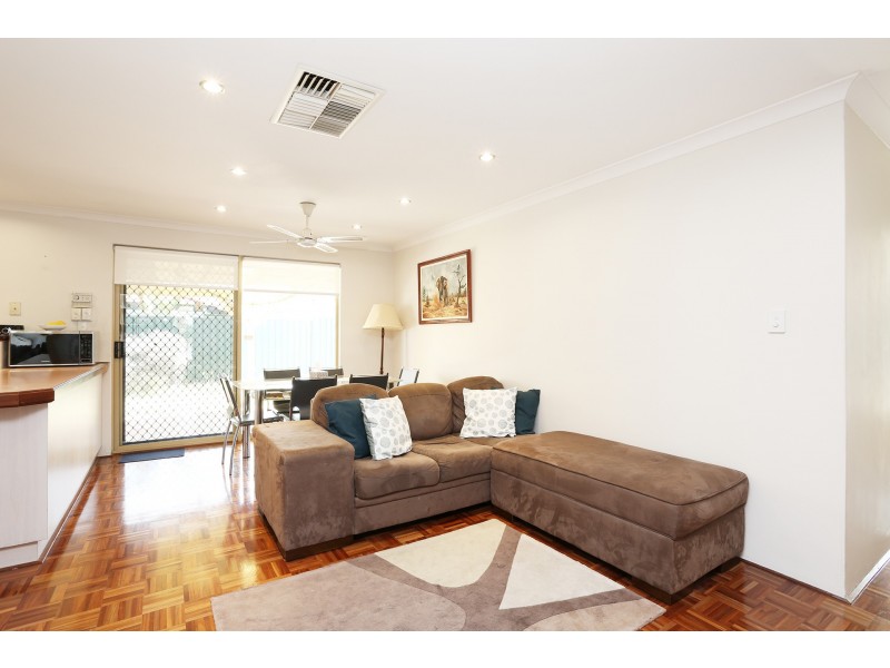 7 Redwood Court, Alexander Heights WA 6064