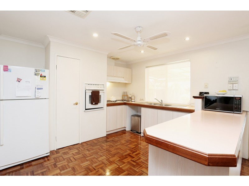 7 Redwood Court, Alexander Heights WA 6064