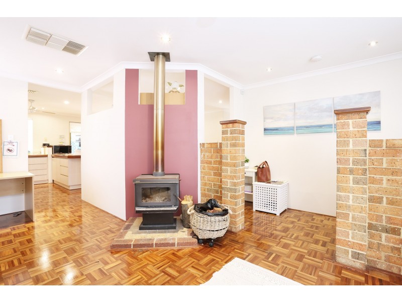 7 Redwood Court, Alexander Heights WA 6064